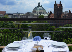 Прекрасен наш союз: Hotel de Rome и опера